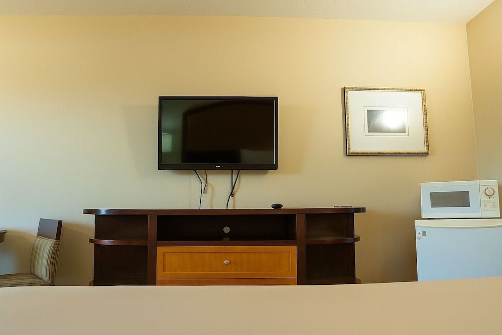 Serena Inn Standard Room, 1 King Bed, Non Smoking 5