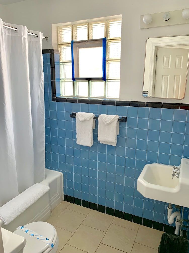 Classic Room (Efficiency)