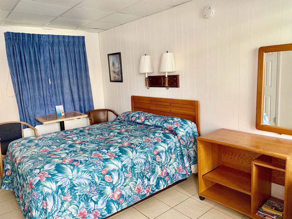 Standard Room, 1 Queen Bed