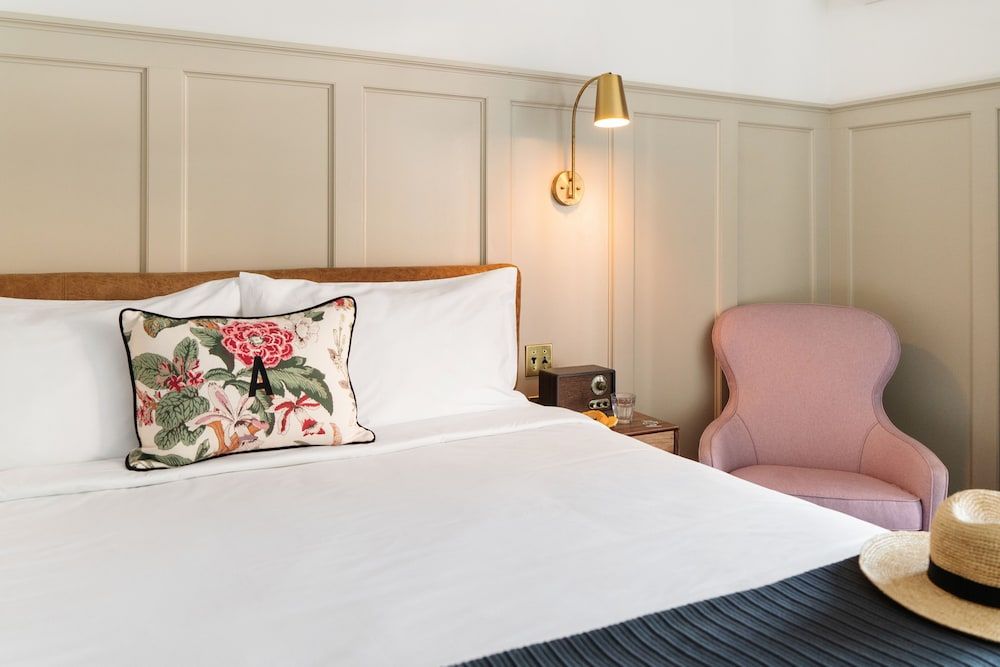 ARRIVE Wilmington Standard Room, 1 King Bed (King Room) 2