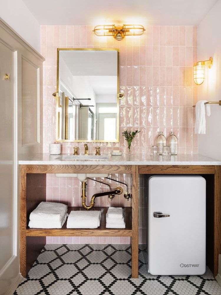 ARRIVE Wilmington Standard Room, 1 King Bed (King Room) 8