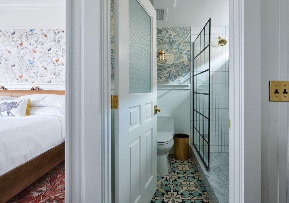 ARRIVE Wilmington Standard Suite, 1 Queen Bed with Sofa bed, Courtyard View (Suite) 3