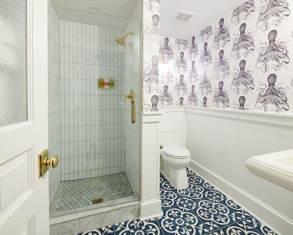 ARRIVE Wilmington Standard Room, 1 King Bed (King Room) 6