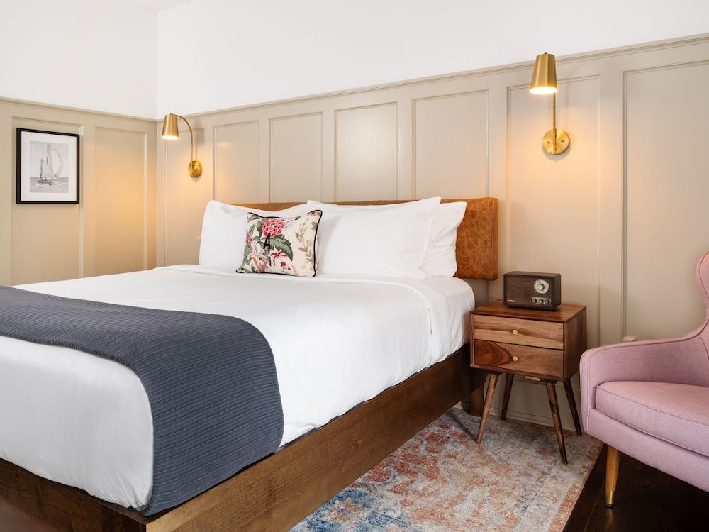 ARRIVE Wilmington Standard Room, 1 King Bed (King Room) 4