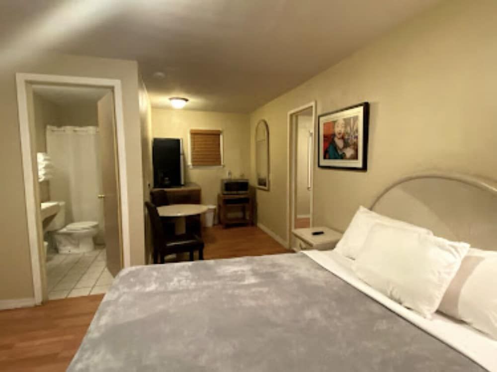 Sunland Inn Motel Economy Double or Twin Room, 2 Queen Beds