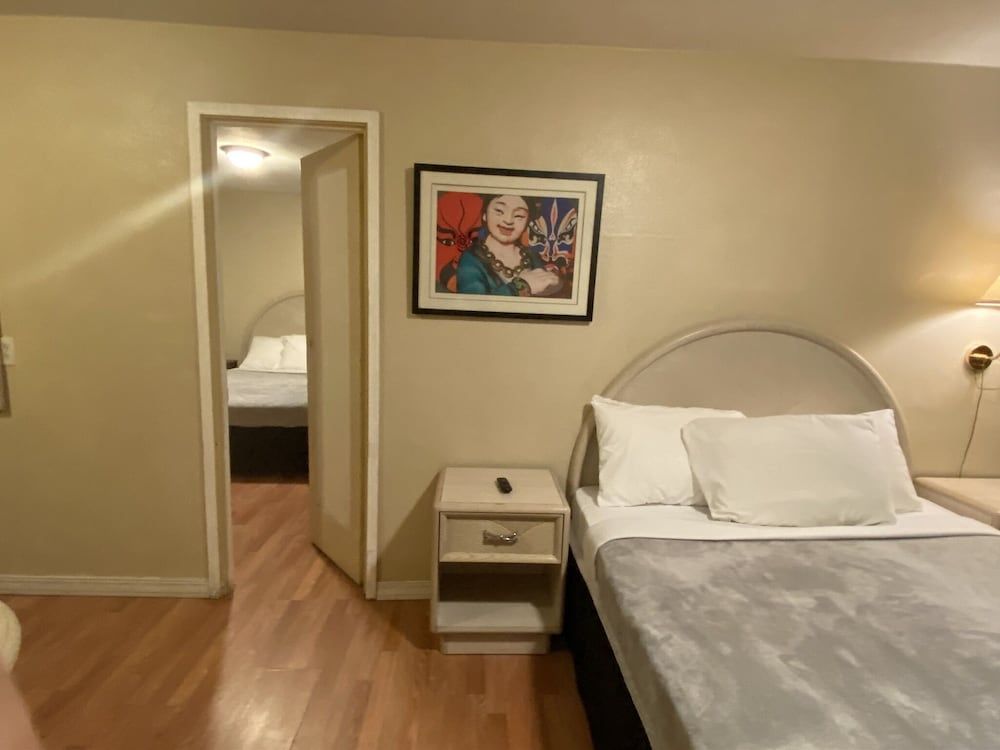 Sunland Inn Motel Economy Double or Twin Room, 2 Queen Beds 2