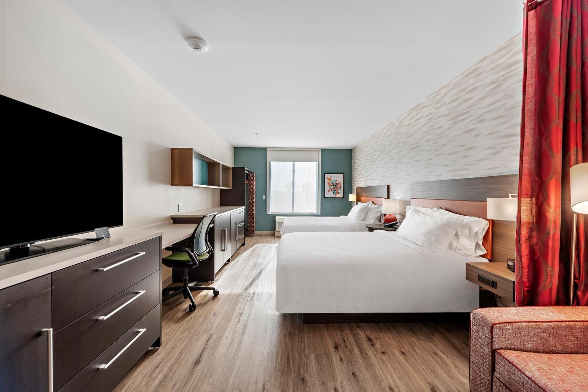 2 Queen Hearing Accessible Studio Suite