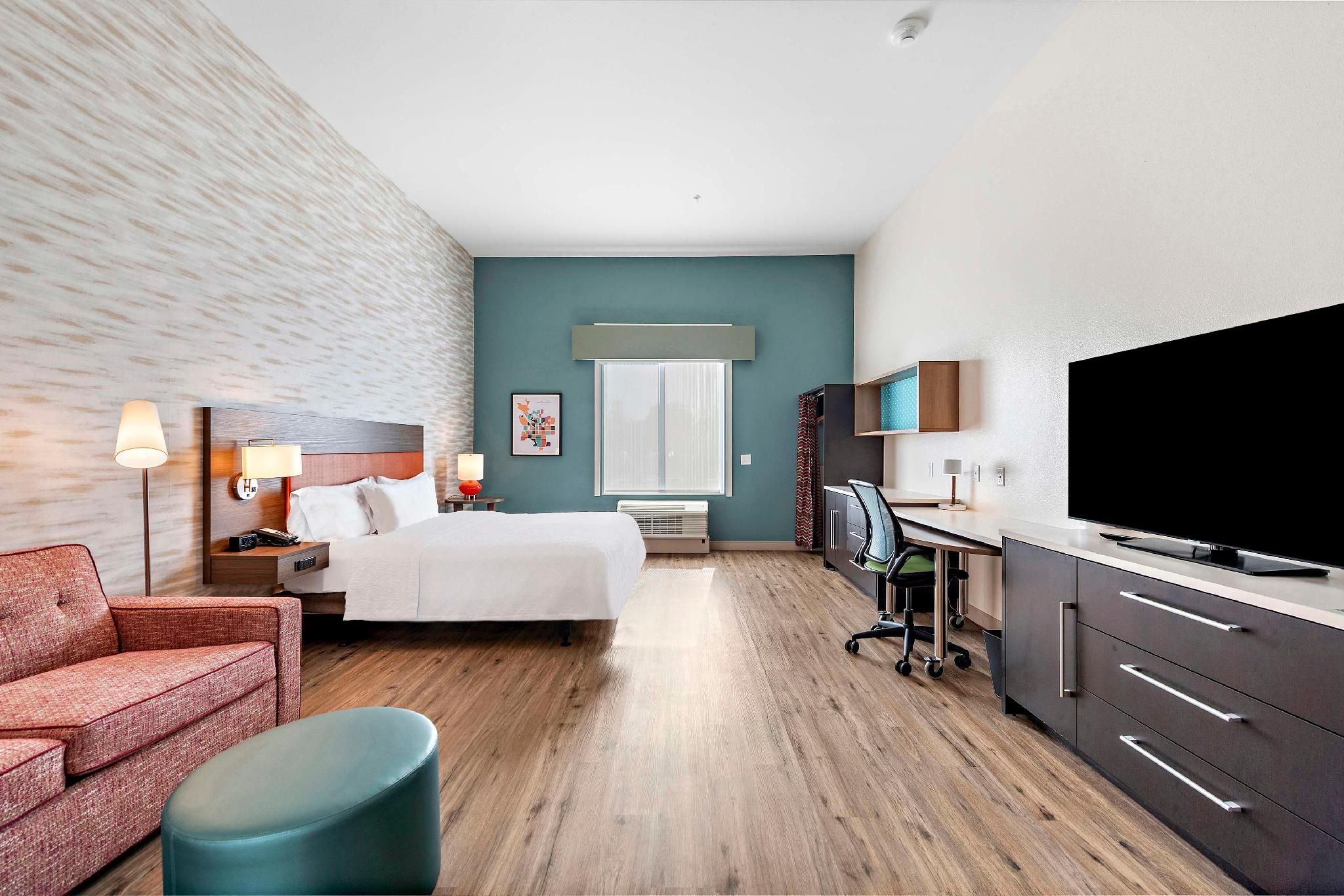 1 King 1 Bedroom Accessible Bathtub Suite