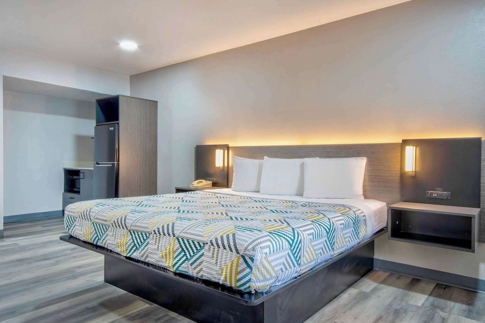 Motel 6 Texarkana, TX Standard Room, 1 King Bed, Accessible, Non Smoking