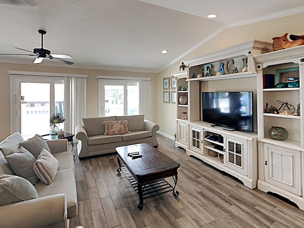 House, Multiple Beds, Balcony, Partial Ocean View