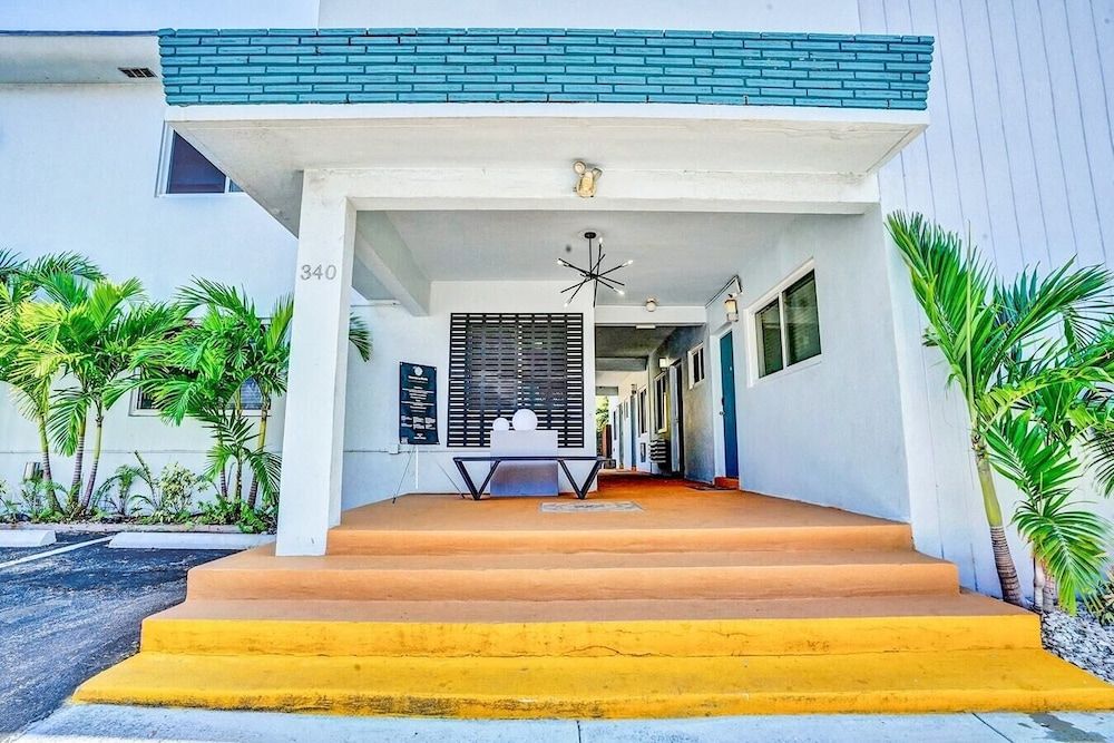 Beachfront Studio Hollywood Boardwalk Parking
