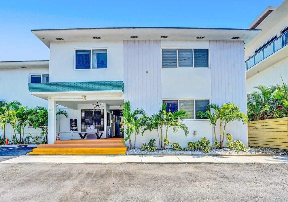 Beachfront Studio Hollywood Boardwalk Parking