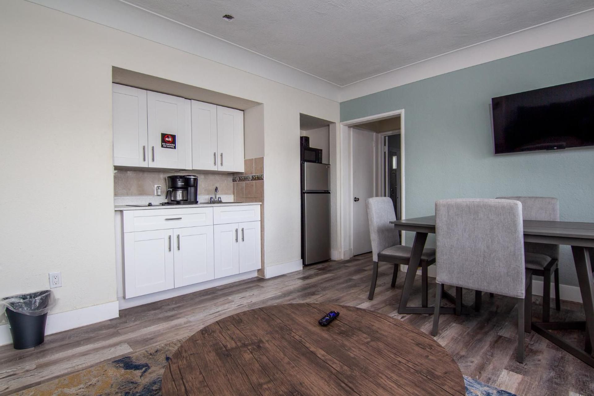 One-Bedroom Apartment With Ocean View