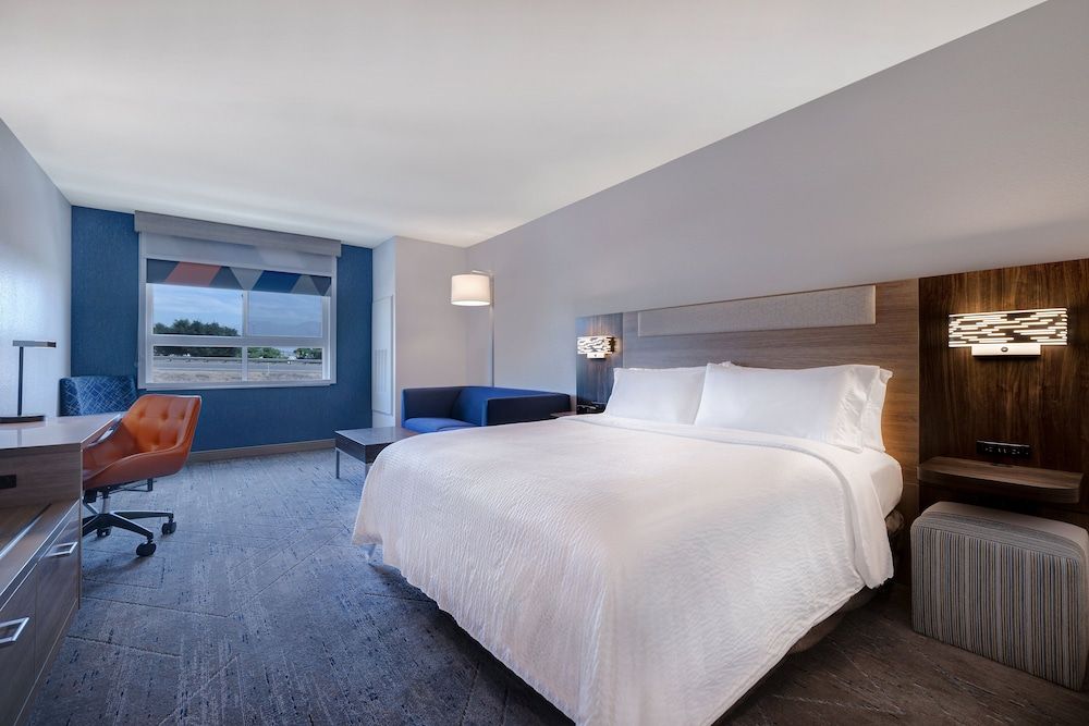 Holiday Inn Express & Suites Chino Hills by IHG Premium Room 3