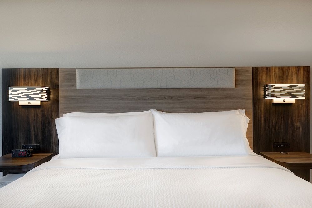 Holiday Inn Express & Suites Chino Hills by IHG Standard Room, 1 King Bed, Roll-in Shower (Mobility)