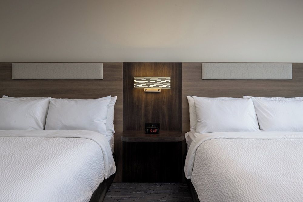 Holiday Inn Express & Suites Hawaiian Gardens by IHG Suite, 2 Queen Beds, Accessible (Communications) 3