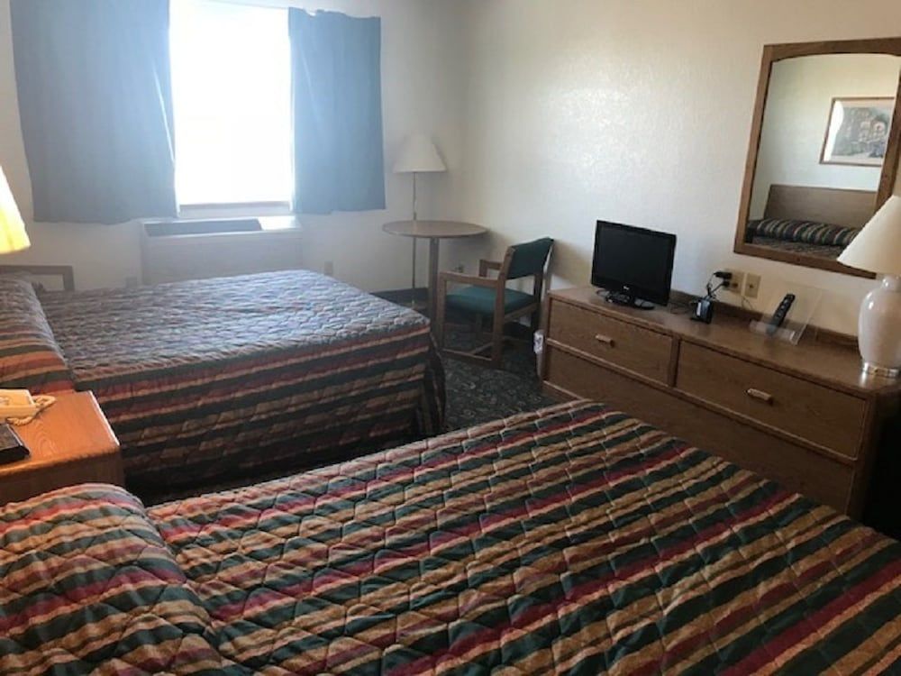Selby Motel Standard Room, 2 Queen Beds, Non Smoking 3