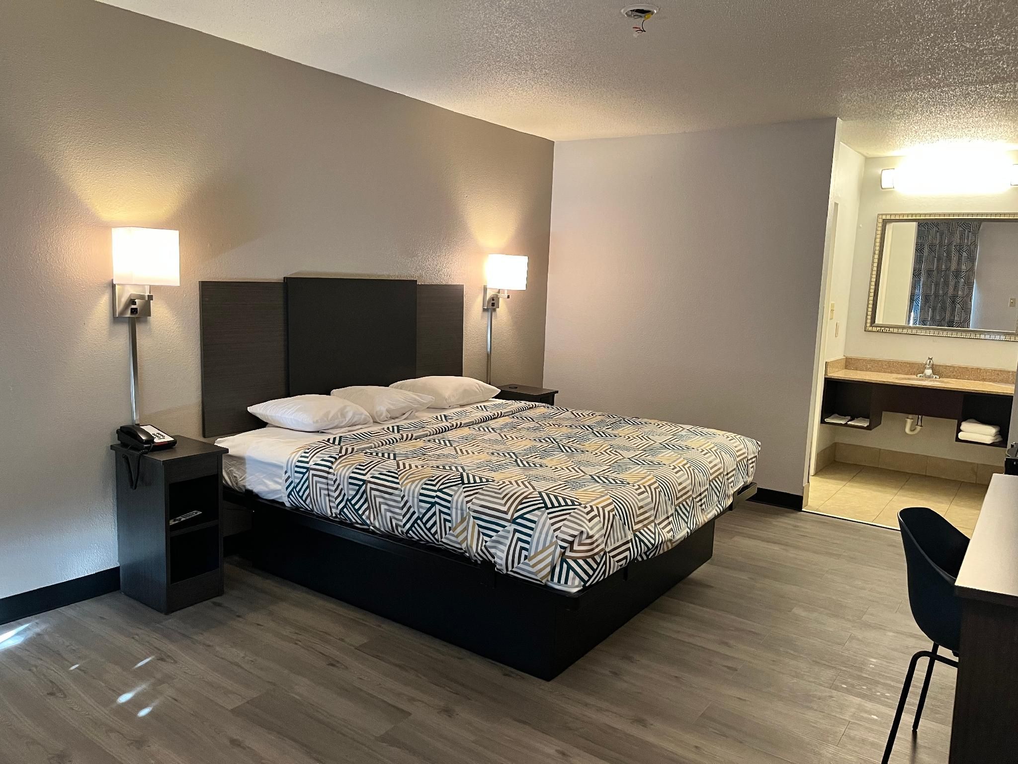 Motel 6 Montgomery, AL - Eastern Blvd. 1 Full Bed Non-Smoking, Micfridge