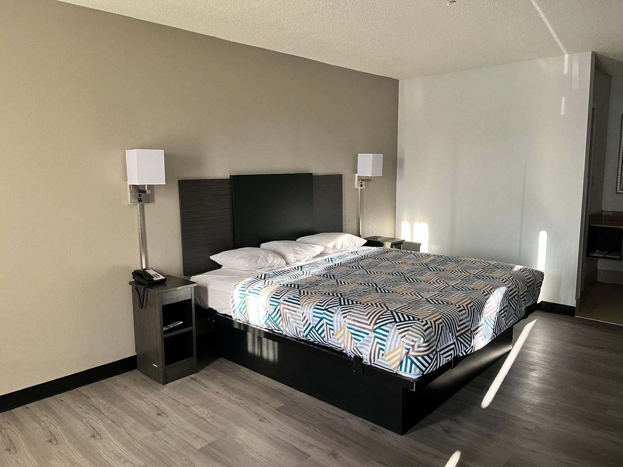 1 FULL BED MOBILITY ACC TUB SMK MICFRIDG