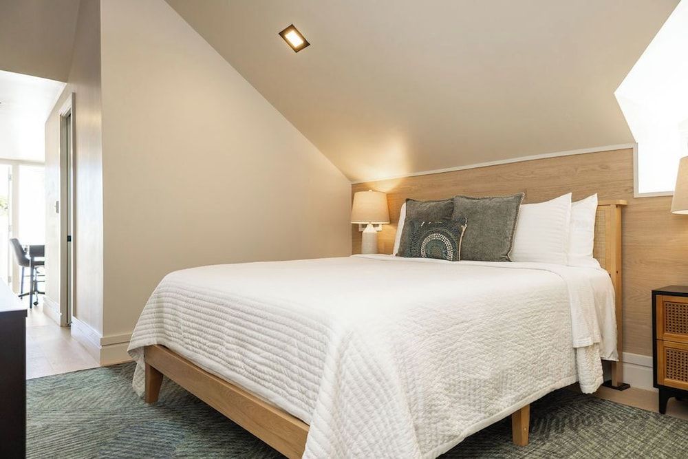 The Key West Hotel Deluxe 2 Bedroom Loft 8