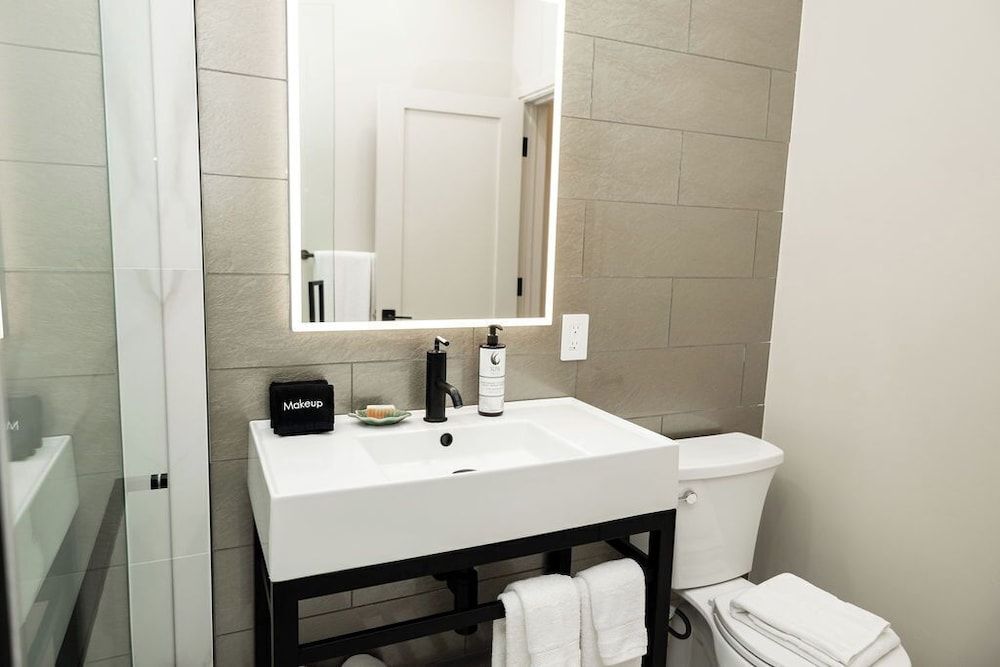 The Key West Hotel Deluxe 2 Bedroom Loft 10