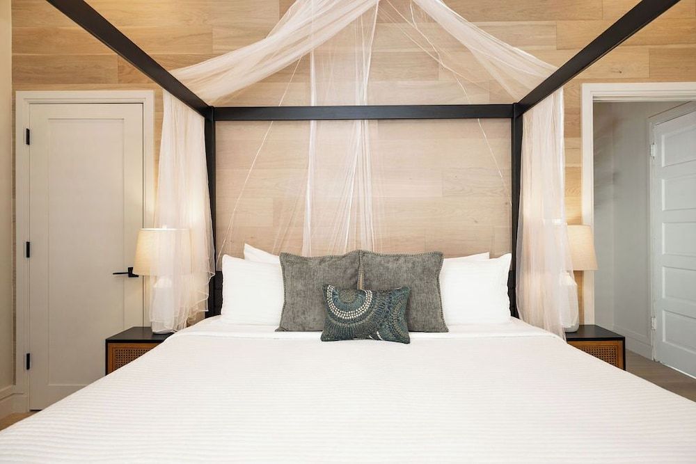 The Key West Hotel Deluxe 2 Bedroom Loft 5