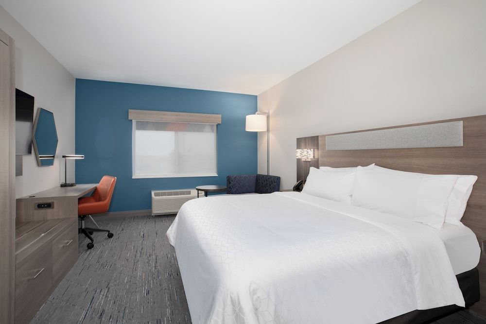 Suite, 1 King Bed, Accessible (Communications)