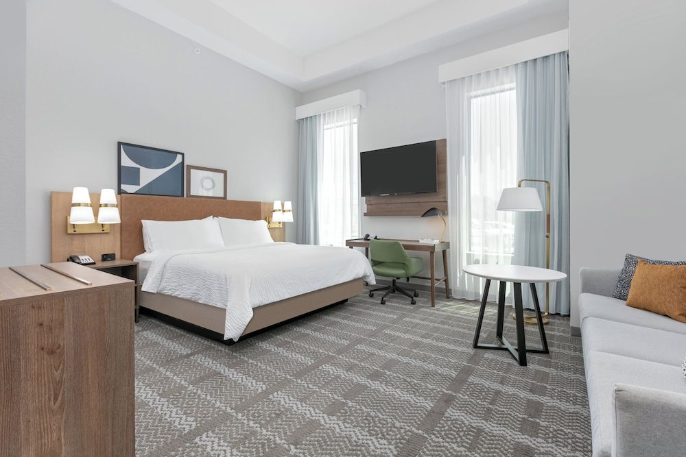 Studio Suite, 1 King Bed, Kitchen