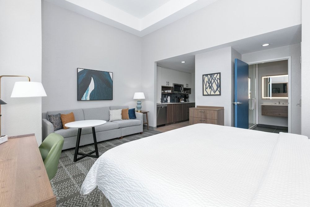 Studio Suite, 1 King Bed, Accessible Bathtub, Kitchen (Mobility)