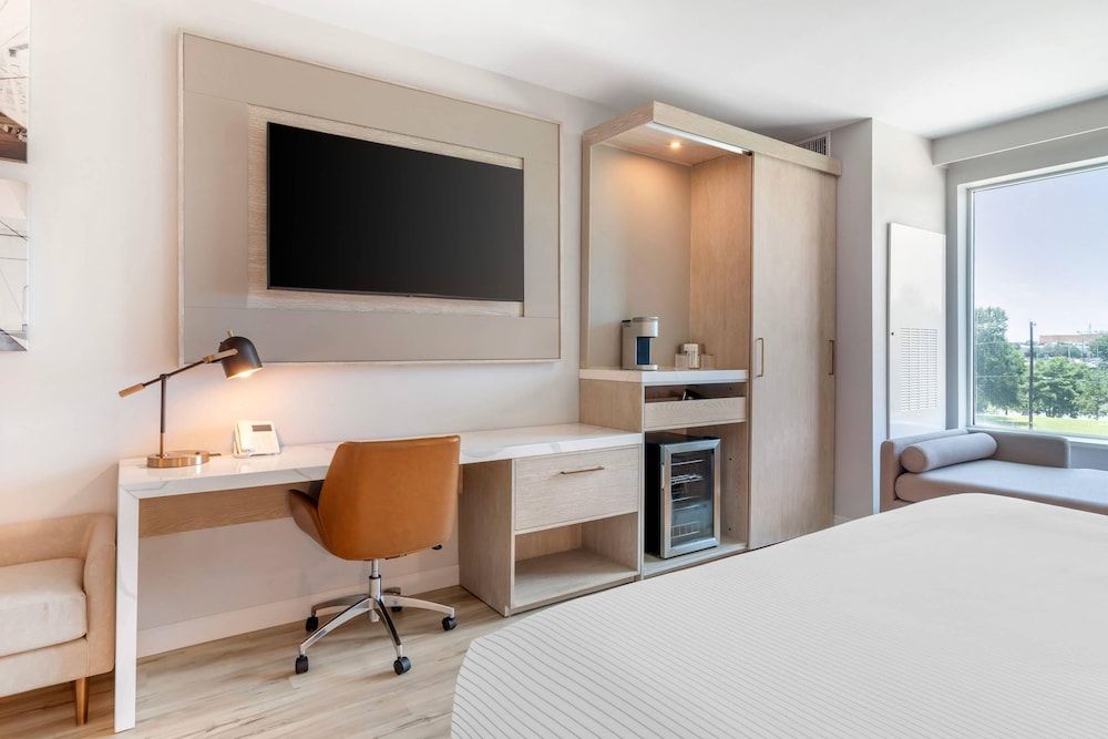 Cambria Hotel Waco Univ Riverfront