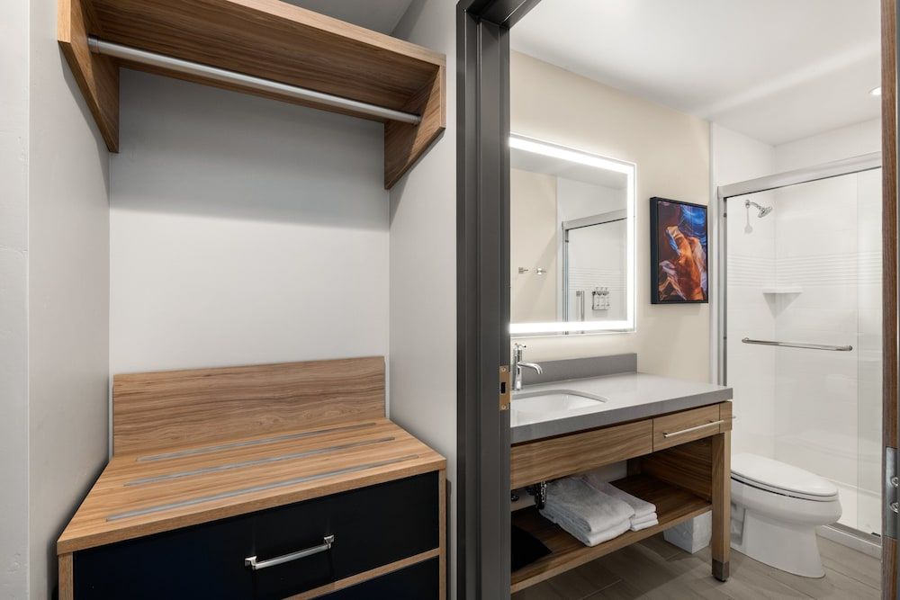 Studio Suite, 1 King Bed, Accessible (Communications)