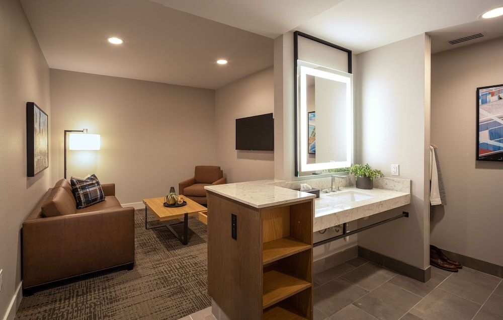 Ayres Hotel Rialto Fontana Suite, 1 King Bed with Sofa bed 6