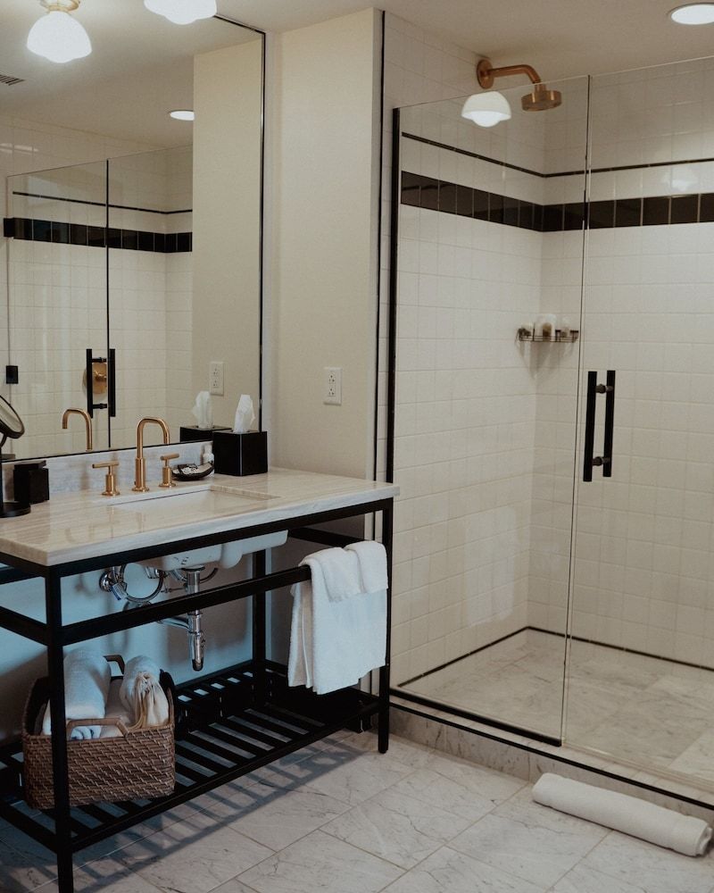 Emeline Room, 1 King Bed (Atelier) 7