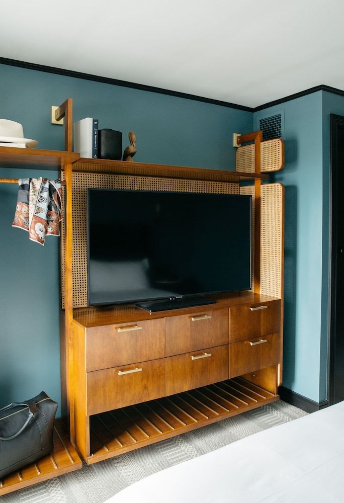 Emeline Room, 1 King Bed (Atelier) 10