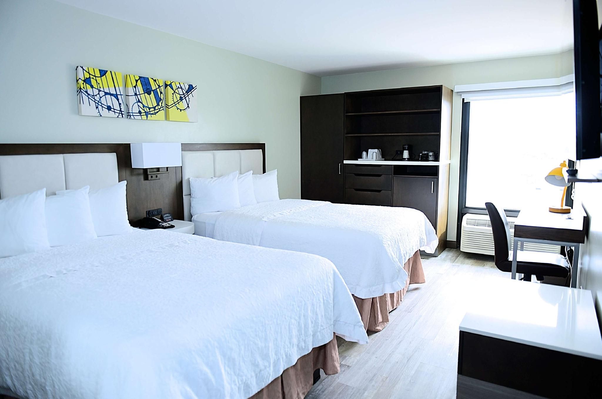 Accessible - 2 Double, Non-Smoking, Communication Assistance, Deluxe Room, Walk In Shower
