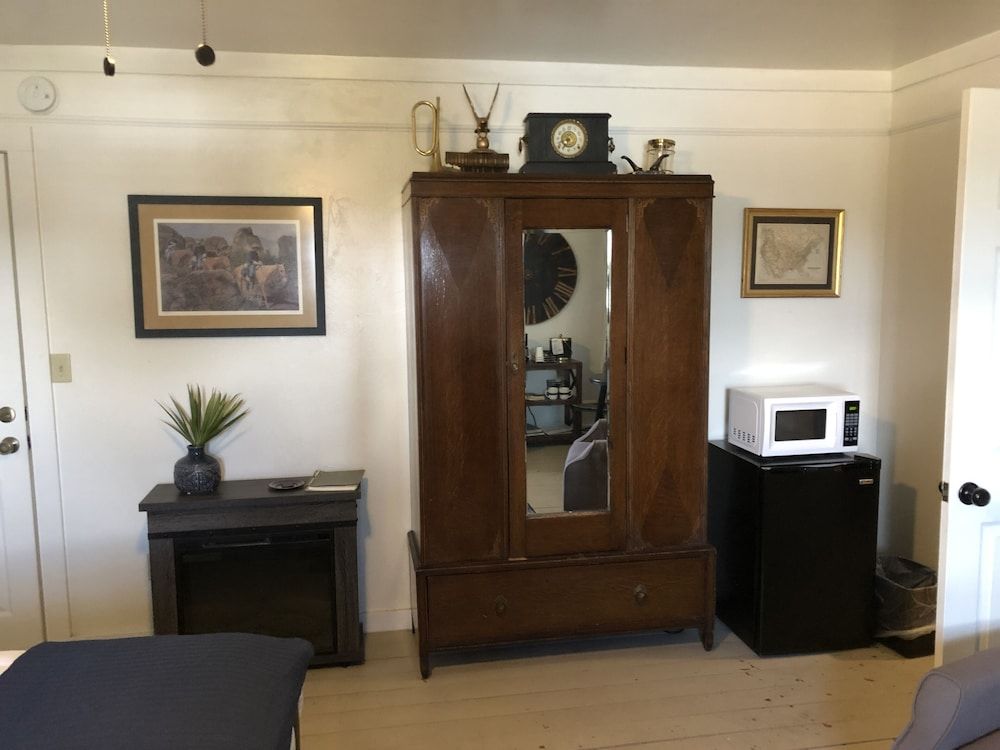 Fort Davis Drug Store Hotel Military - Room 4 5