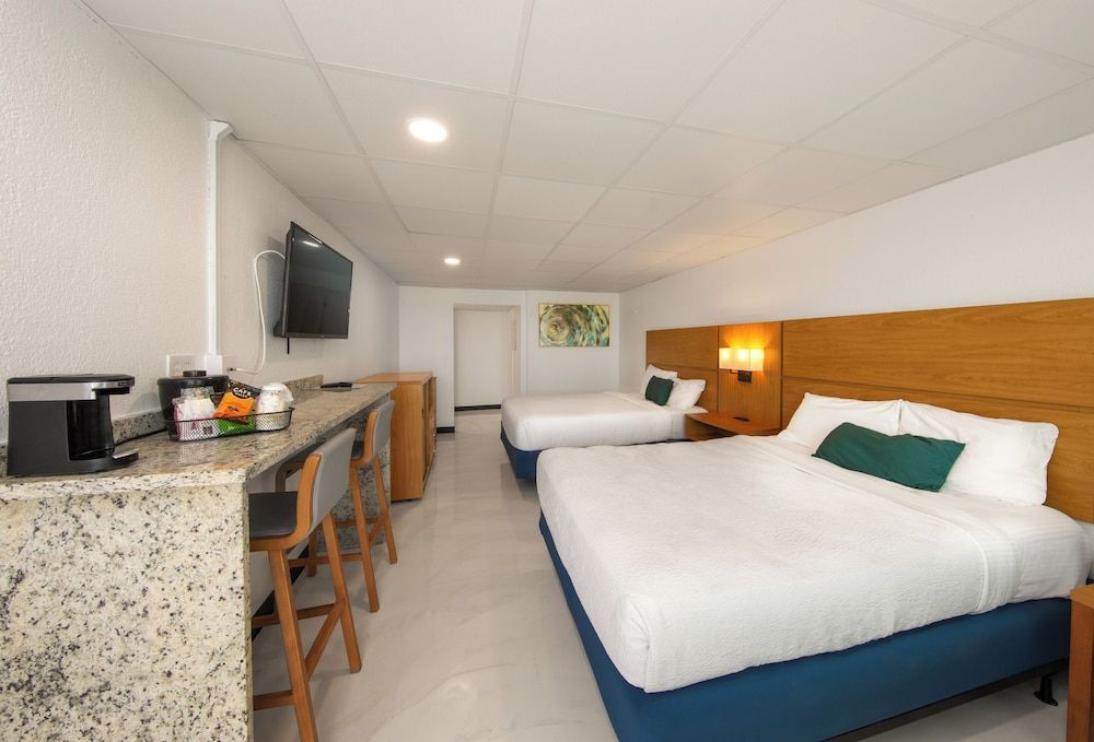 Room, 2 Queen Beds, Beachfront (Walkout)