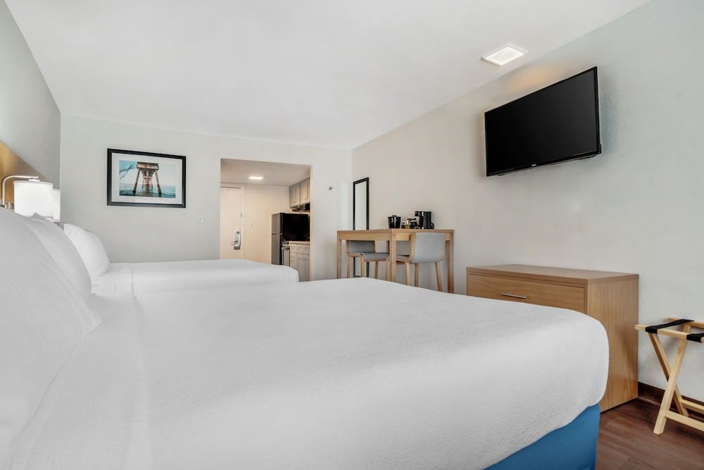 Classic Room, 2 Queen Beds, Kitchen, Beachfront