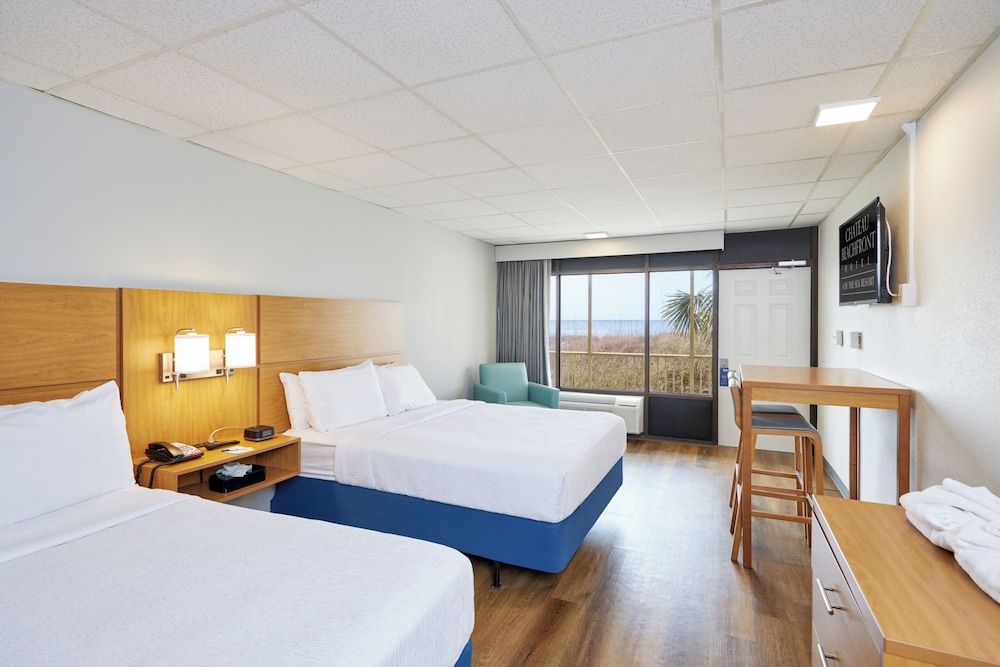 Room, 2 Queen Beds, Kitchen, Beachfront (Walkout)