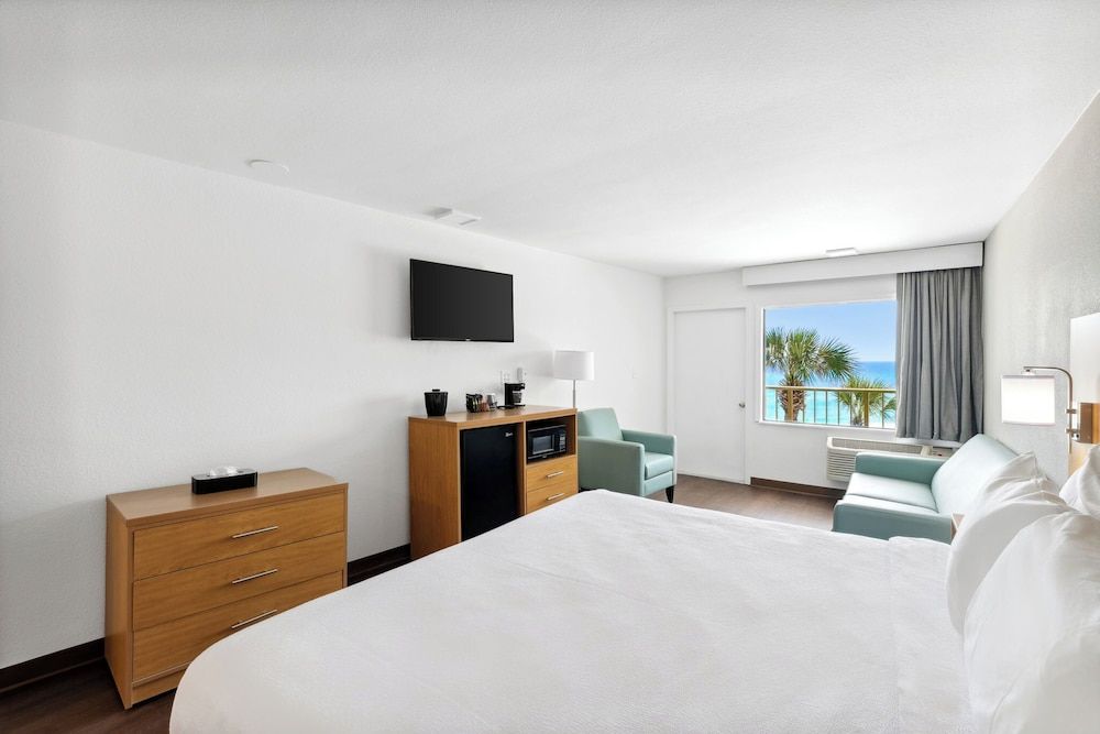 Classic Room, 1 King Bed, Beachfront