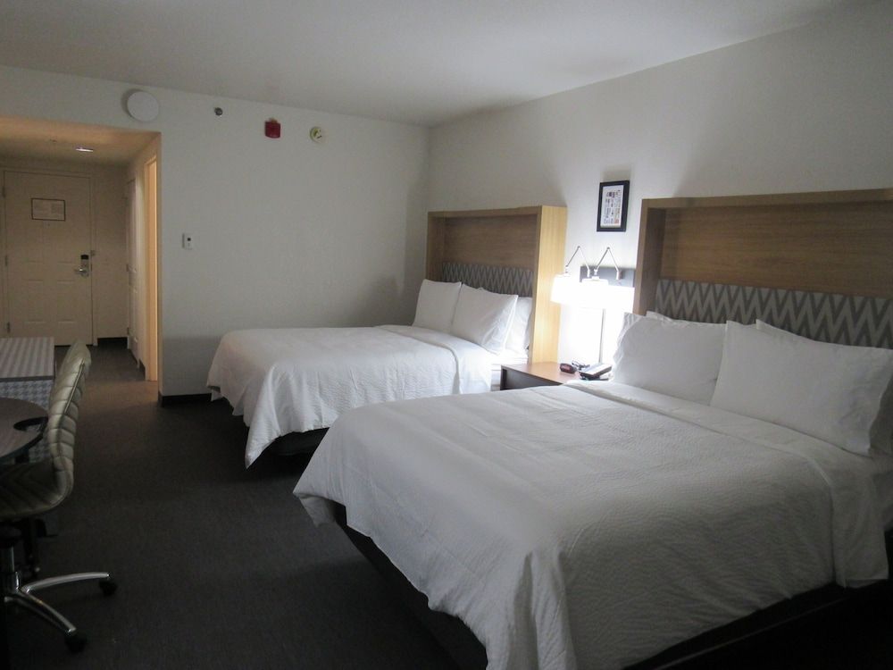 Standard Room, 2 Queen Beds, Accessible (Roll-In Shower)