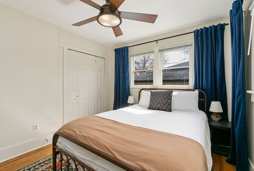 House, Multiple Beds, Patio, Garden View (725 E Mulberry St.)