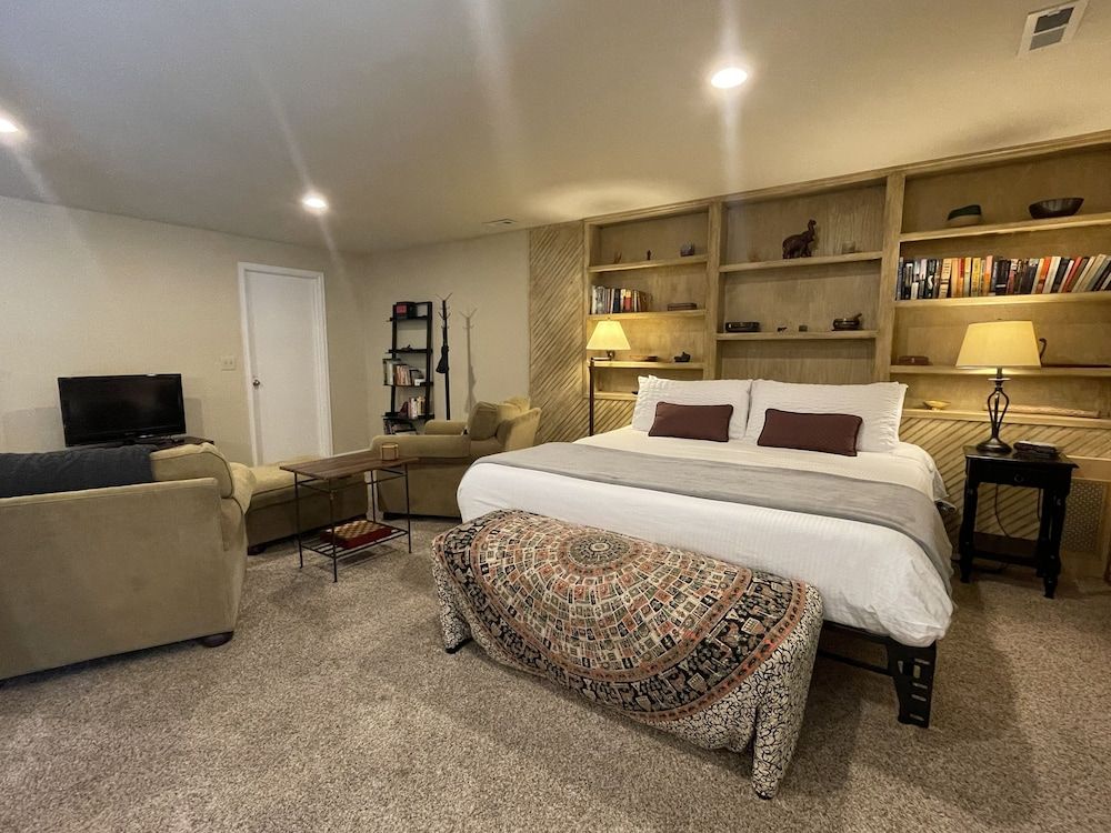 Apartment, 1 King Bed, Hot Tub, Garden View (579 Spindrift Ct Unit B)