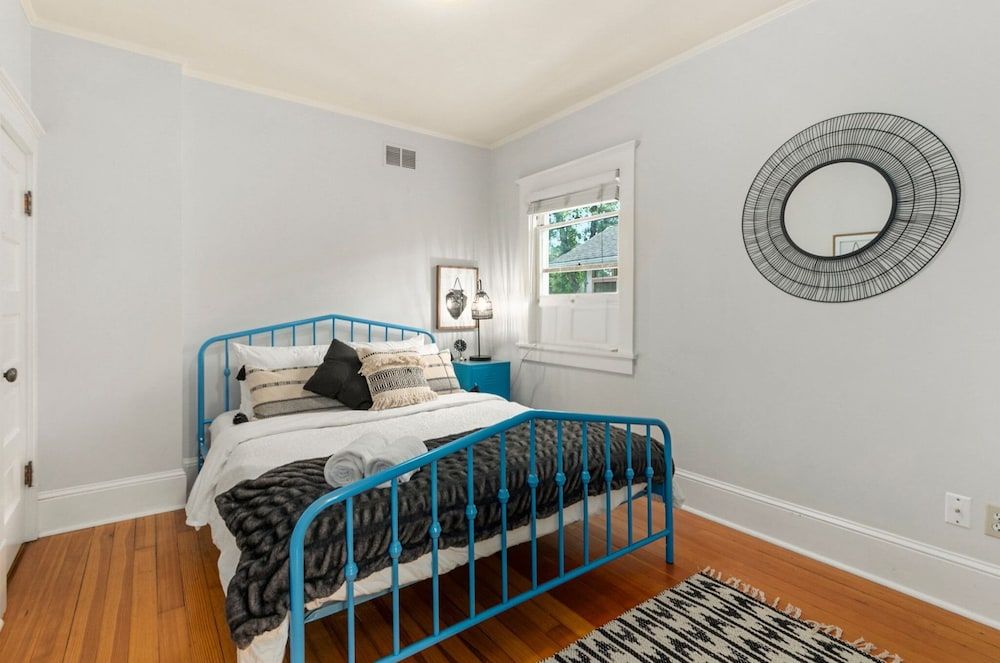 House, Multiple Beds, Hot Tub, Garden View (523 Peterson St.)