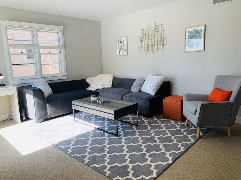 Beautiful Bungalow Next to Csu - Free Cruiser Bikes House, Multiple Beds, Kitchen, Garden View (622 W. Laurel St. - Upper) 8