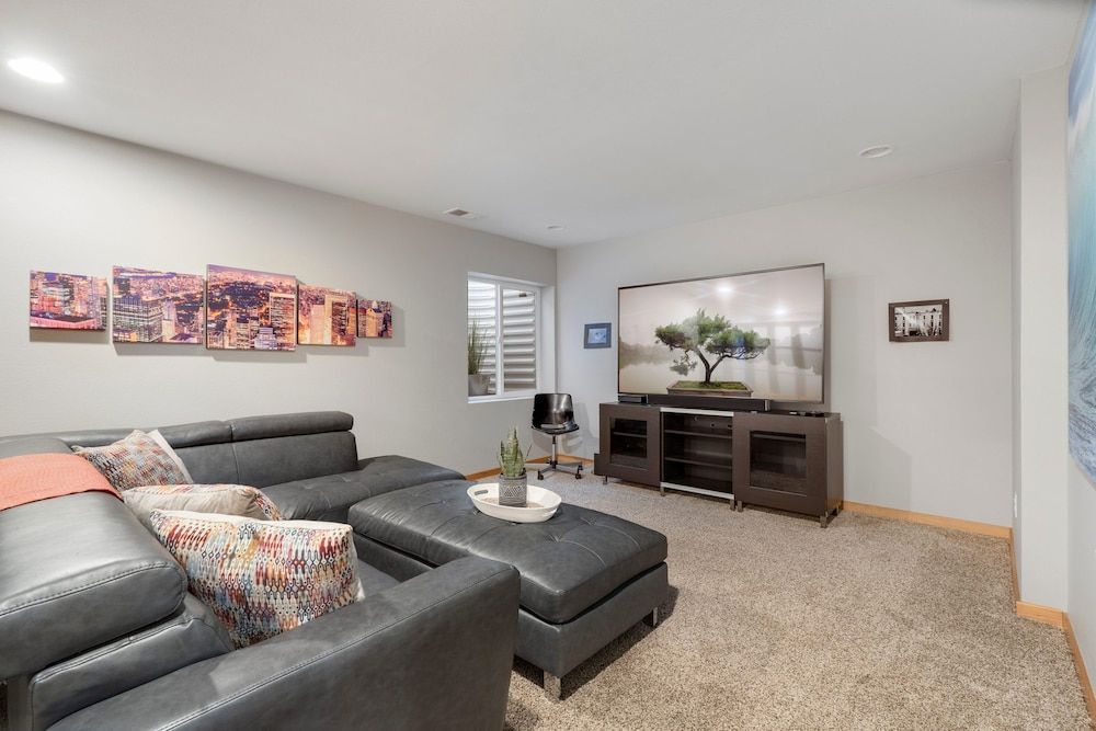 Sleek Home Near Old Town W/ Rftp Hot Tub & Mtn Views House, Multiple Beds, Hot Tub, Garden View (369 Osiander St) 9