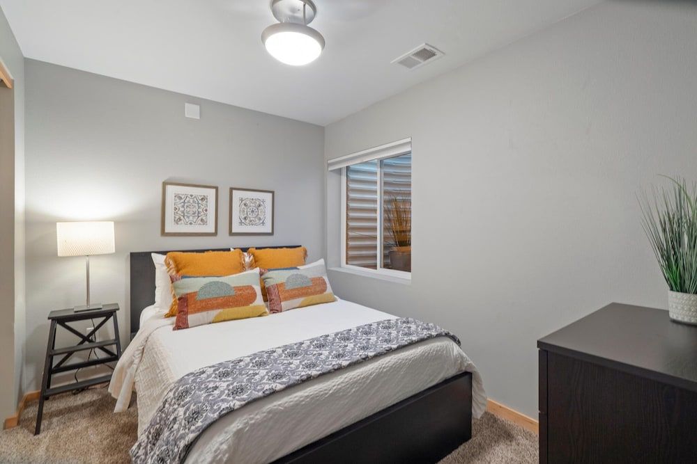 Sleek Home Near Old Town W/ Rftp Hot Tub & Mtn Views House, Multiple Beds, Hot Tub, Garden View (369 Osiander St) 3