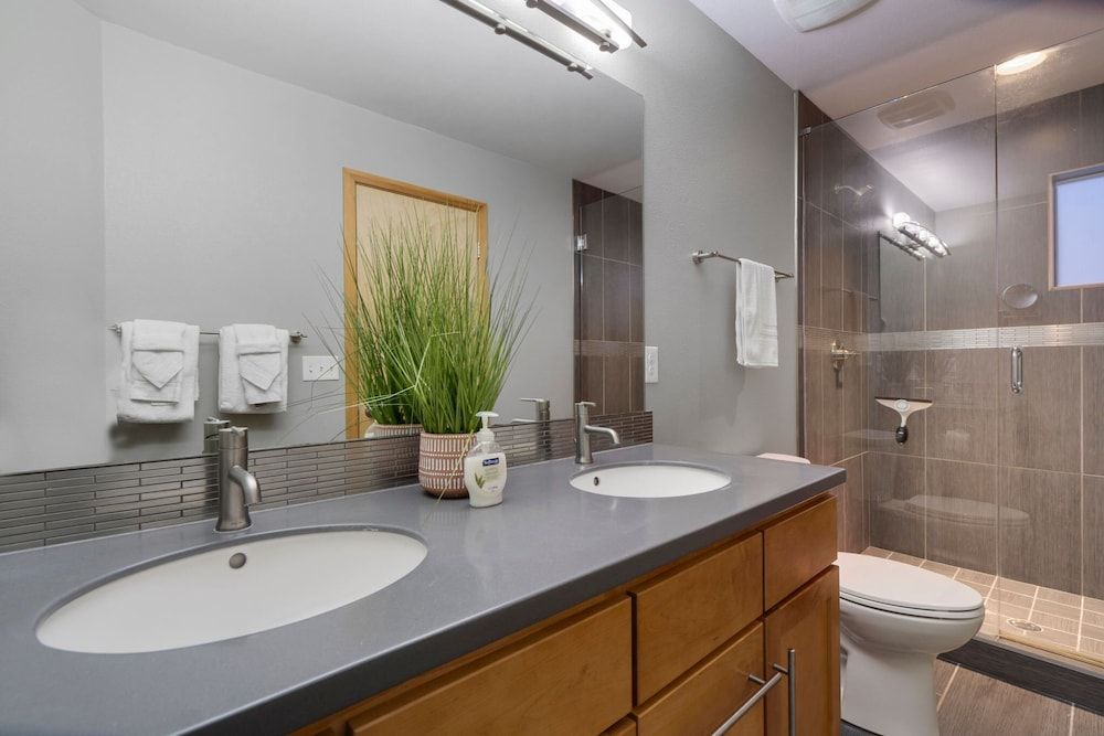 Sleek Home Near Old Town W/ Rftp Hot Tub & Mtn Views House, Multiple Beds, Hot Tub, Garden View (369 Osiander St) 6