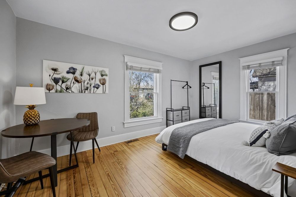 House, Multiple Beds, Hot Tub, Garden View (803 E Mulberry St.)