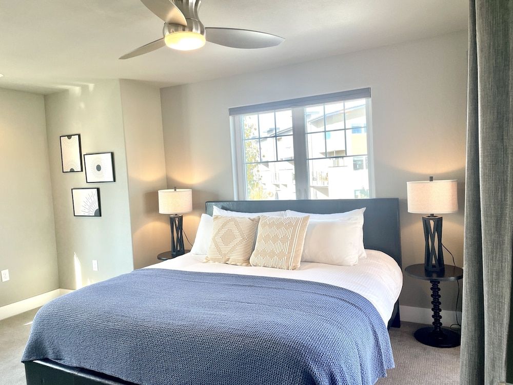 House, Multiple Beds, Hot Tub, Garden View (227 Urban Prairie St)